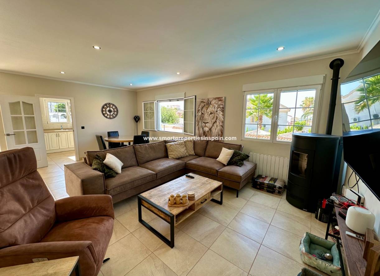 Wederverkoop - Detached Villa - La Marina - Urbanización La Marina