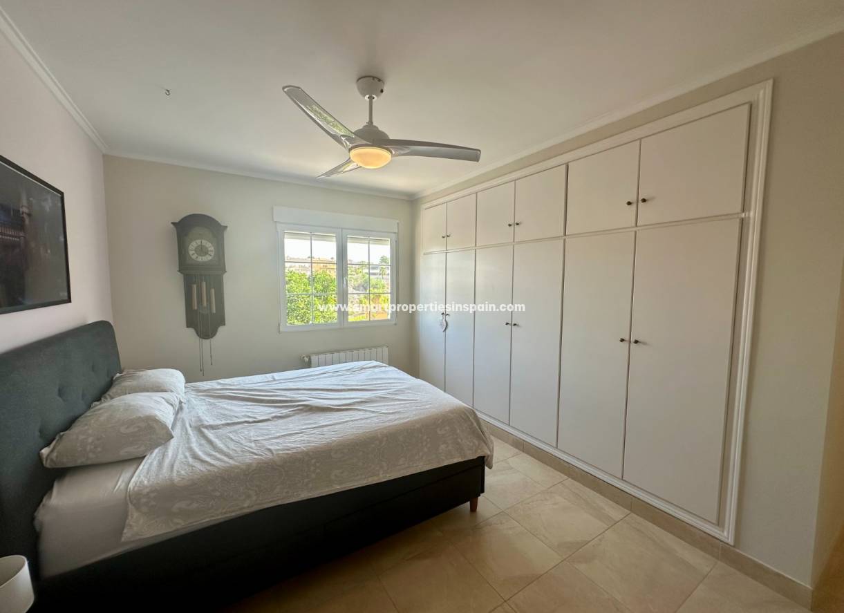 Wederverkoop - Detached Villa - La Marina - Urbanización La Marina
