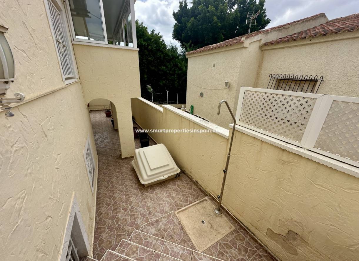 Wederverkoop - Detached Villa - La Marina - Urbanización La Marina