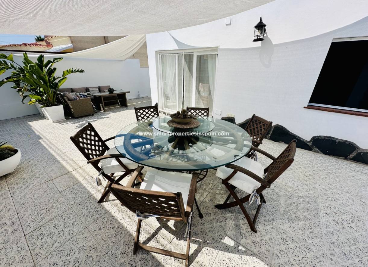 Wederverkoop - Detached Villa - La Marina - Urbanización La Marina