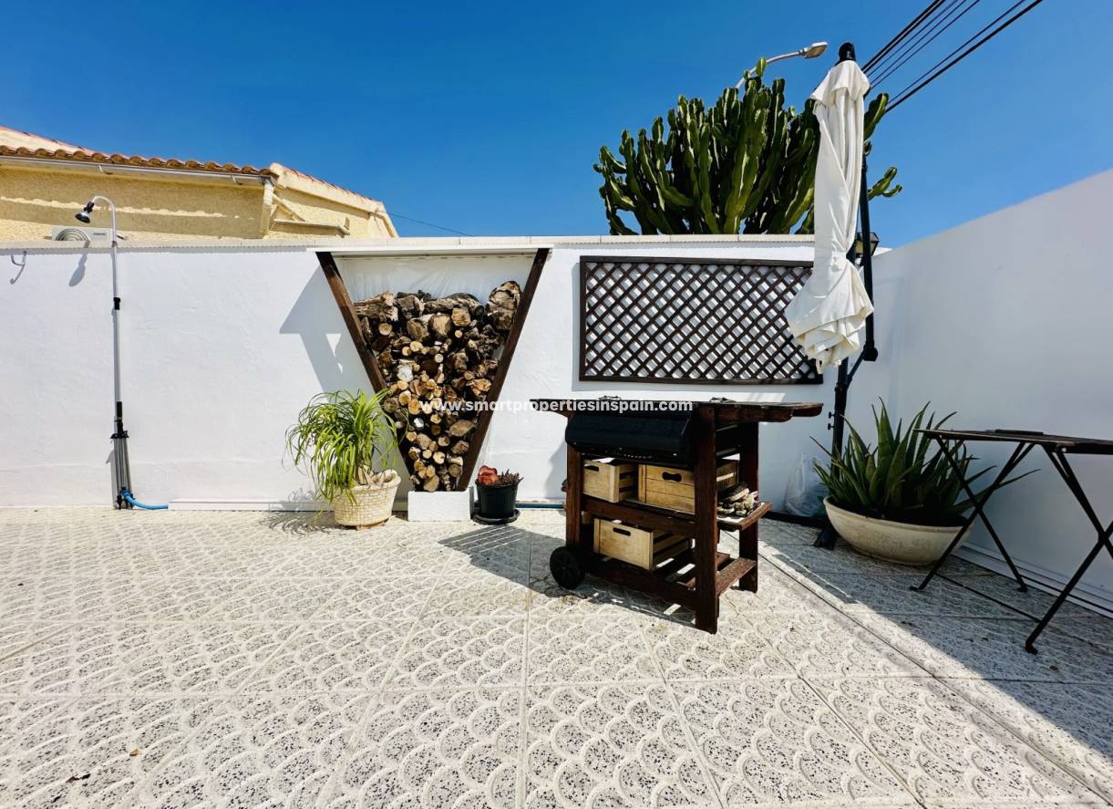 Wederverkoop - Detached Villa - La Marina - Urbanización La Marina