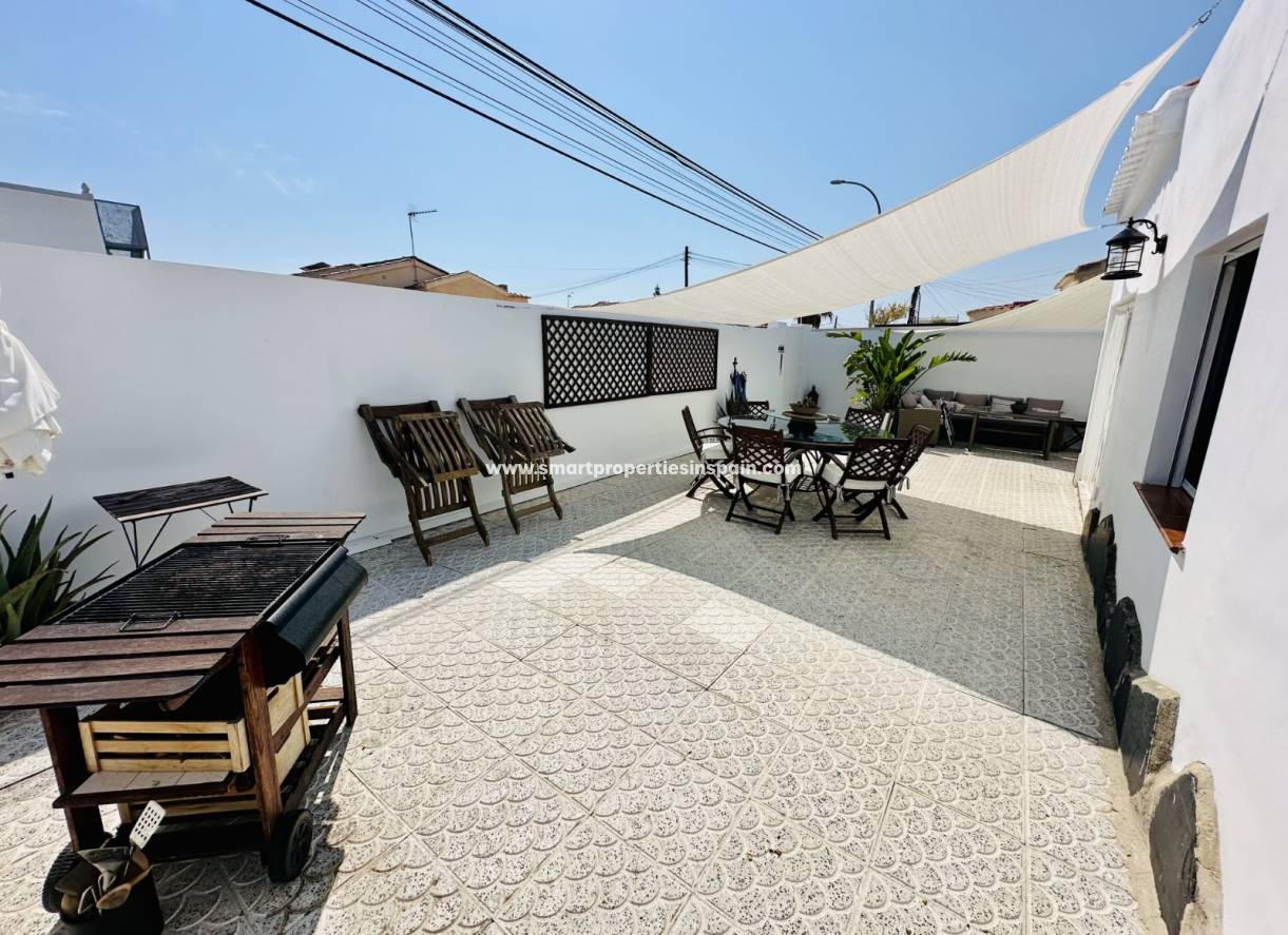 Wederverkoop - Detached Villa - La Marina - Urbanización La Marina