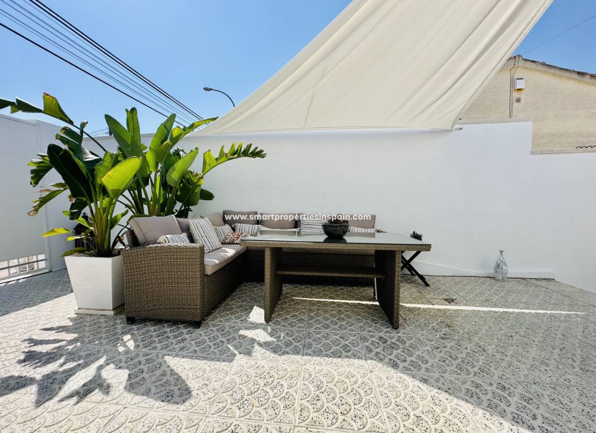 Wederverkoop - Detached Villa - La Marina - Urbanización La Marina