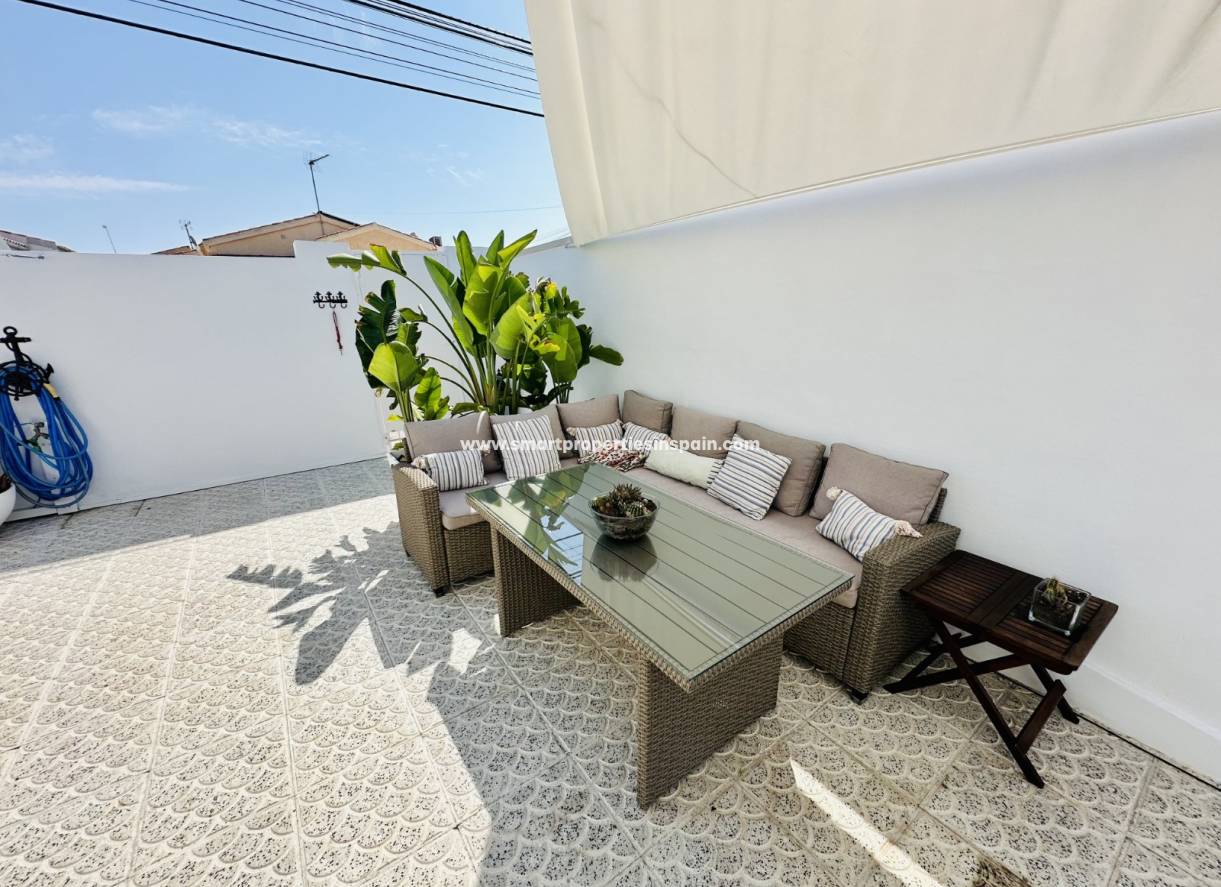 Wederverkoop - Detached Villa - La Marina - Urbanización La Marina