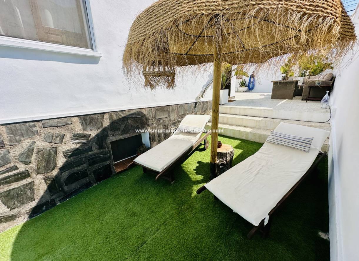 Wederverkoop - Detached Villa - La Marina - Urbanización La Marina