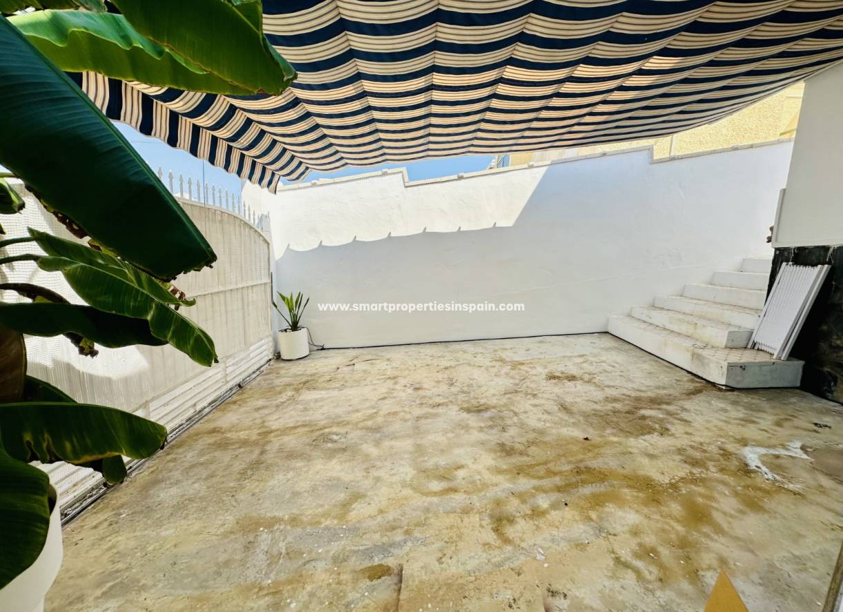 Wederverkoop - Detached Villa - La Marina - Urbanización La Marina