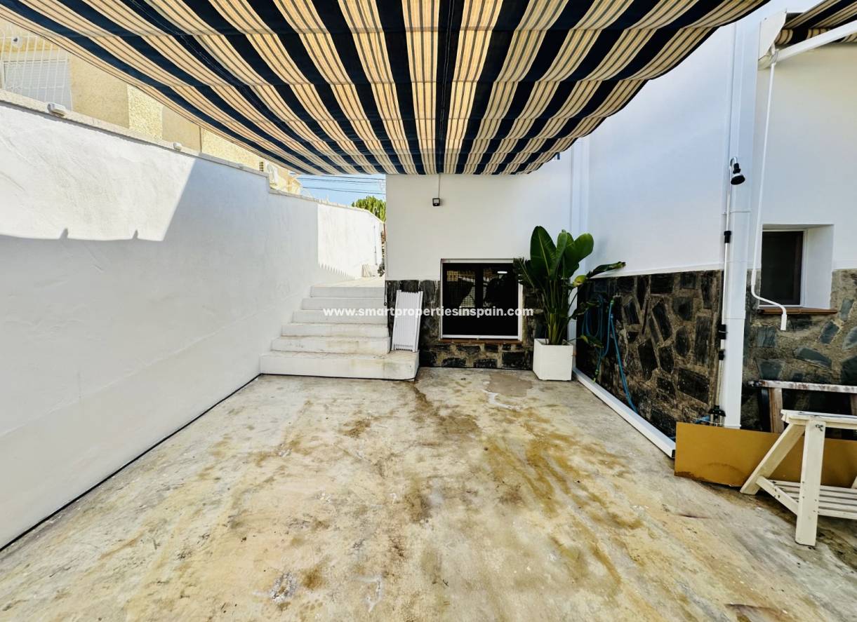 Wederverkoop - Detached Villa - La Marina - Urbanización La Marina