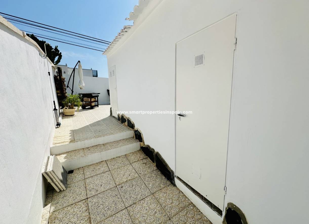 Wederverkoop - Detached Villa - La Marina - Urbanización La Marina