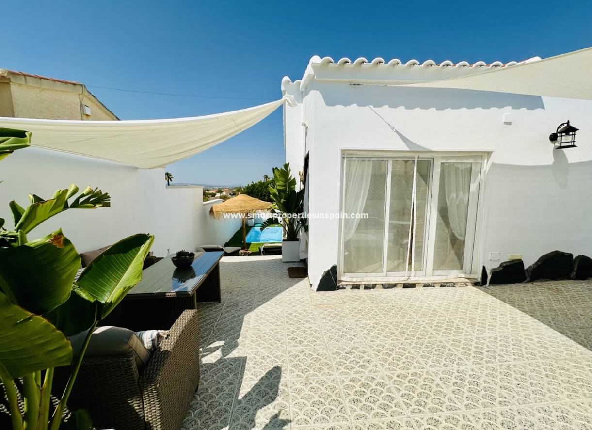 Wederverkoop - Detached Villa - La Marina - Urbanización La Marina
