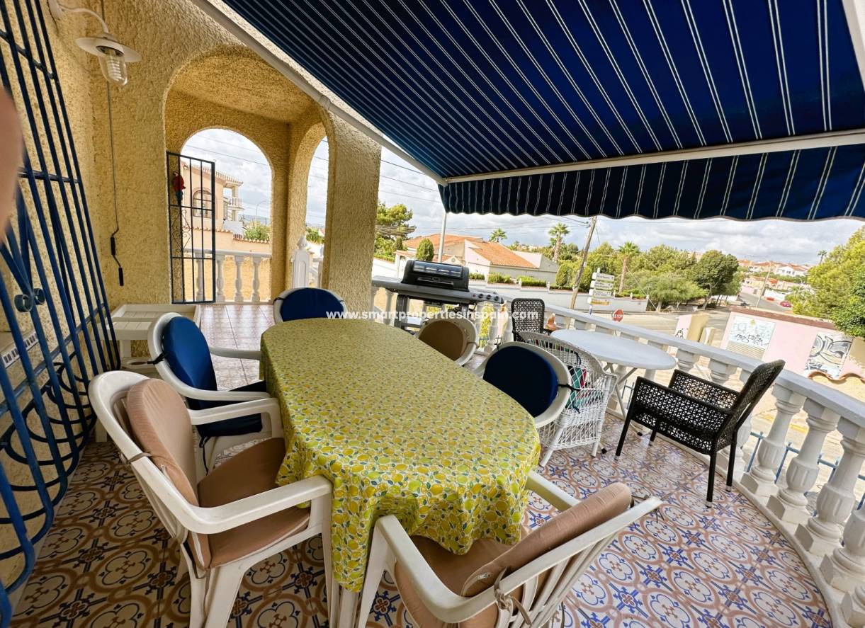 Wederverkoop - Detached Villa - La Marina - Urbanización La Marina