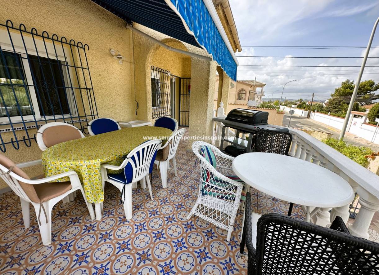 Wederverkoop - Detached Villa - La Marina - Urbanización La Marina