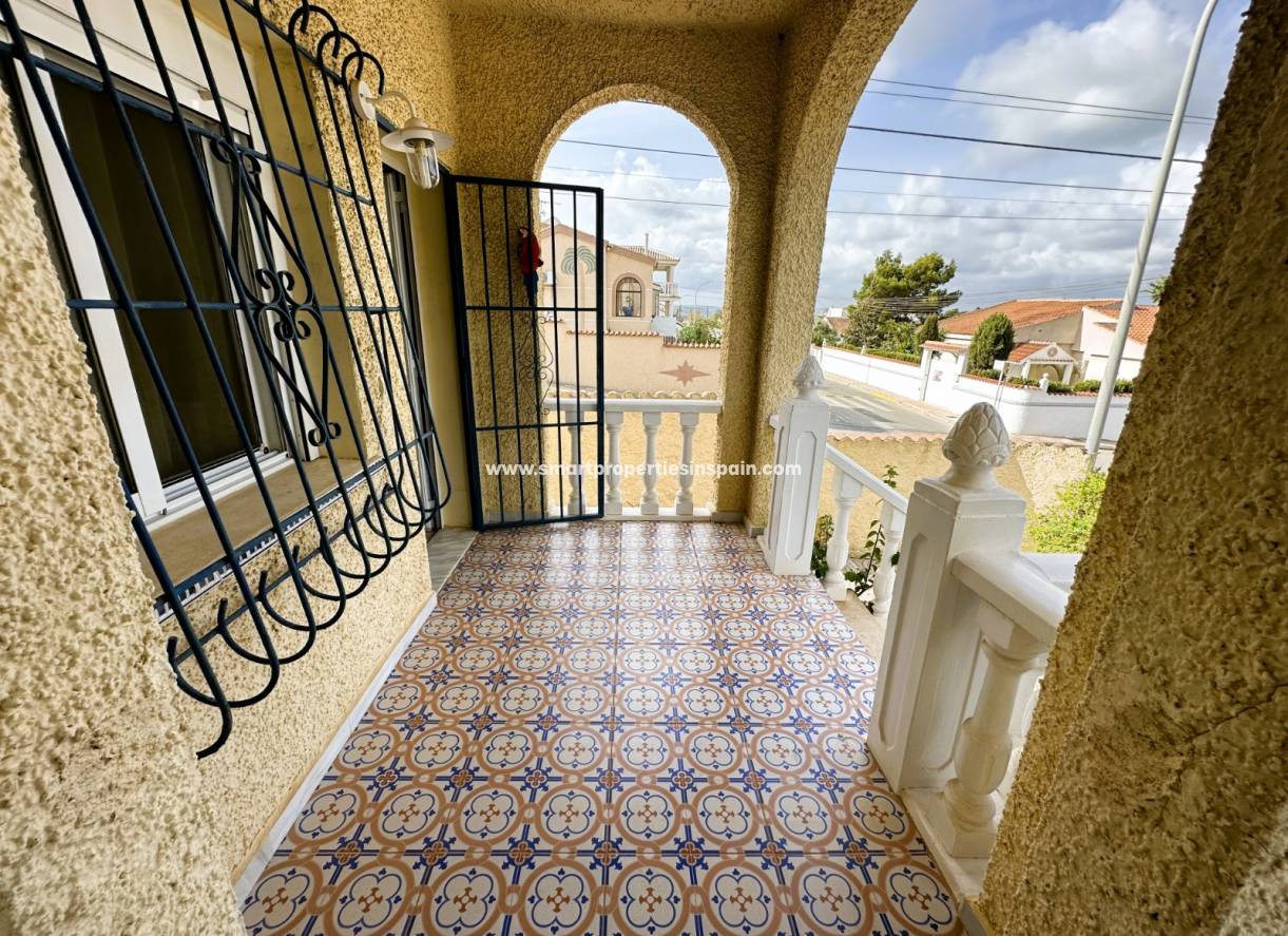 Wederverkoop - Detached Villa - La Marina - Urbanización La Marina