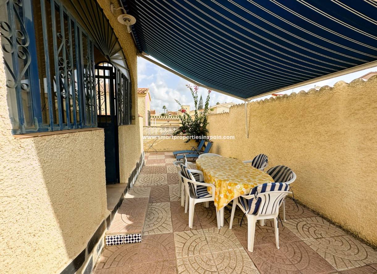 Wederverkoop - Detached Villa - La Marina - Urbanización La Marina