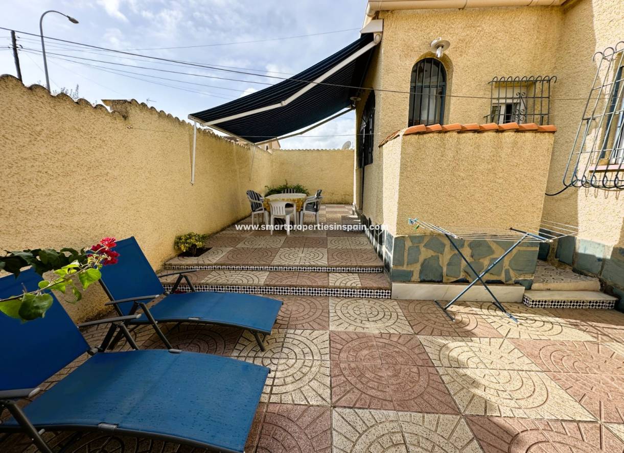 Wederverkoop - Detached Villa - La Marina - Urbanización La Marina
