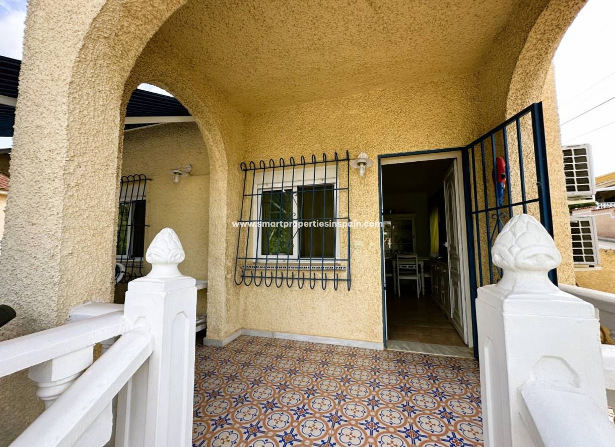Wederverkoop - Detached Villa - La Marina - Urbanización La Marina