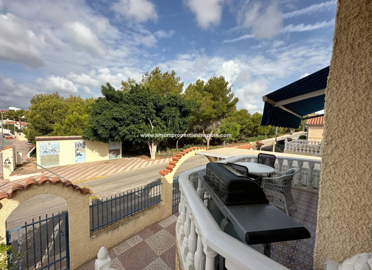 Wederverkoop - Detached Villa - La Marina - Urbanización La Marina