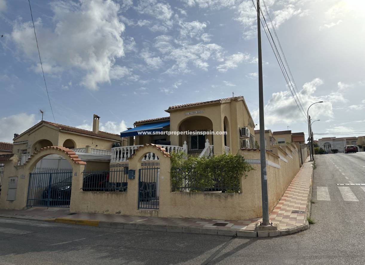Wederverkoop - Detached Villa - La Marina - Urbanización La Marina