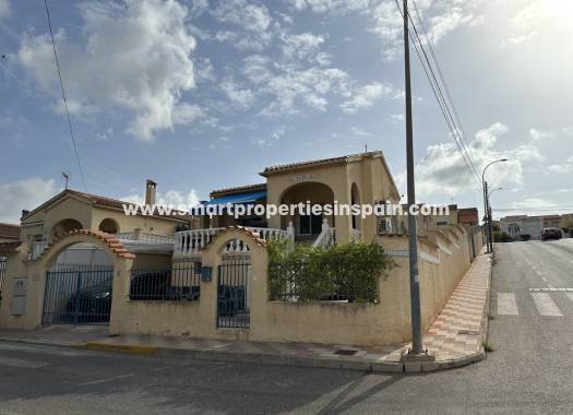Wederverkoop - Detached Villa - La Marina - Urbanización La Marina
