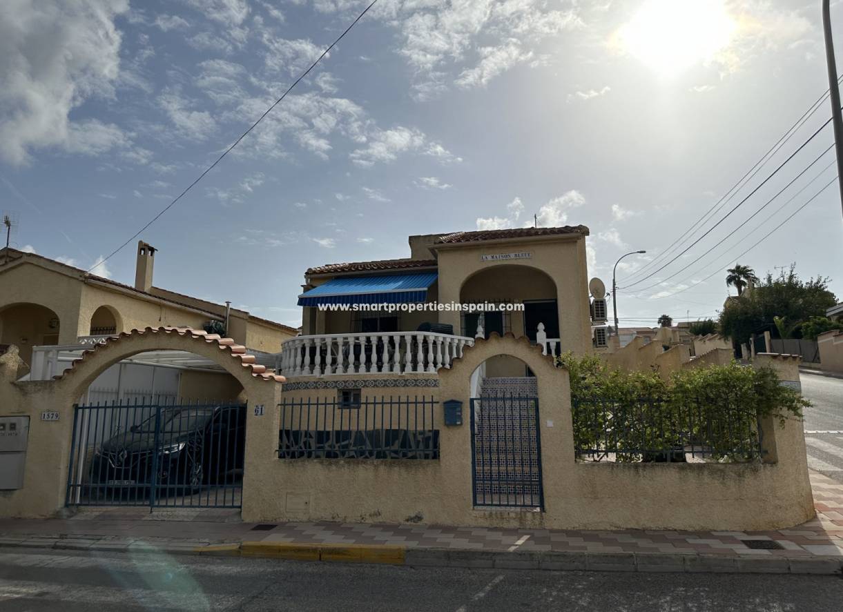Wederverkoop - Detached Villa - La Marina - Urbanización La Marina