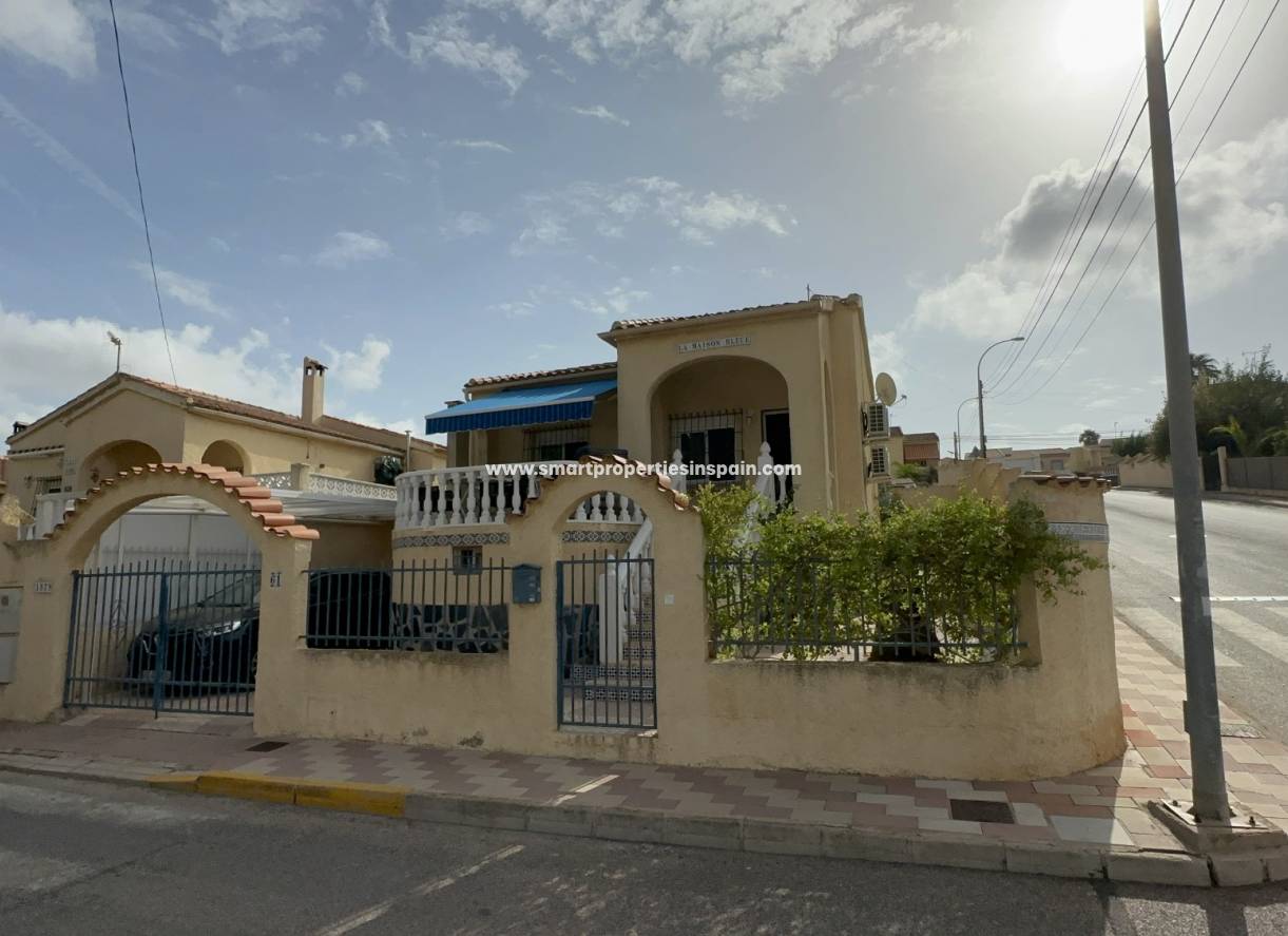 Wederverkoop - Detached Villa - La Marina - Urbanización La Marina