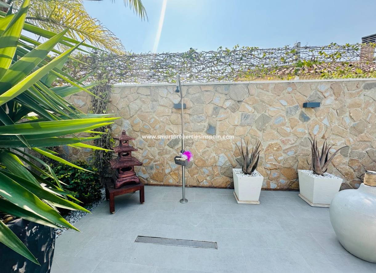 Wederverkoop - Detached Villa - La Marina - Urbanización La Marina