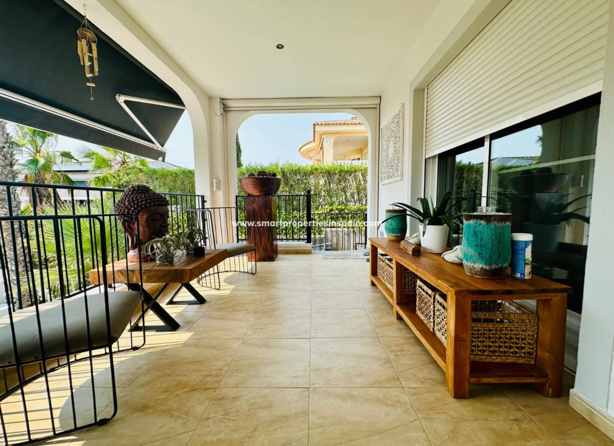 Wederverkoop - Detached Villa - La Marina - Urbanización La Marina