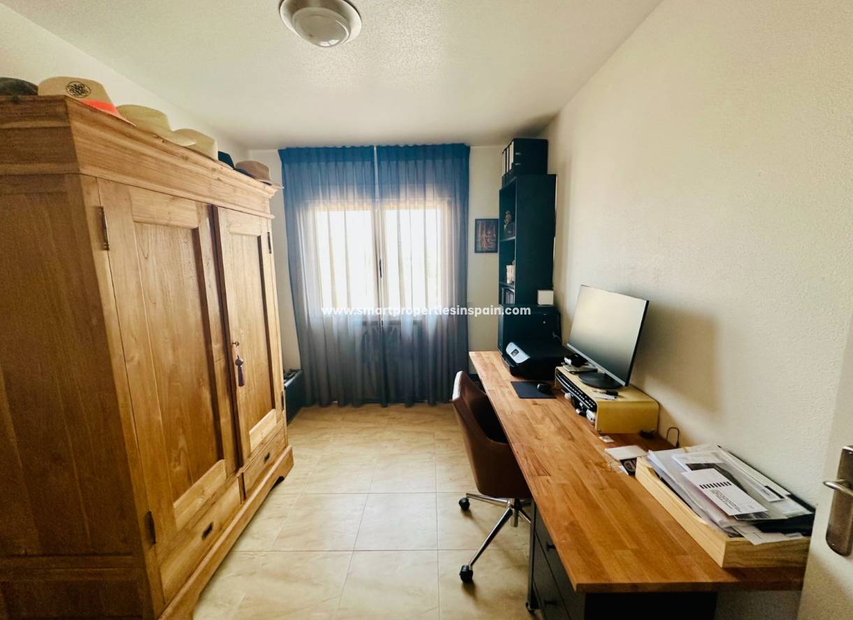 Wederverkoop - Detached Villa - La Marina - Urbanización La Marina