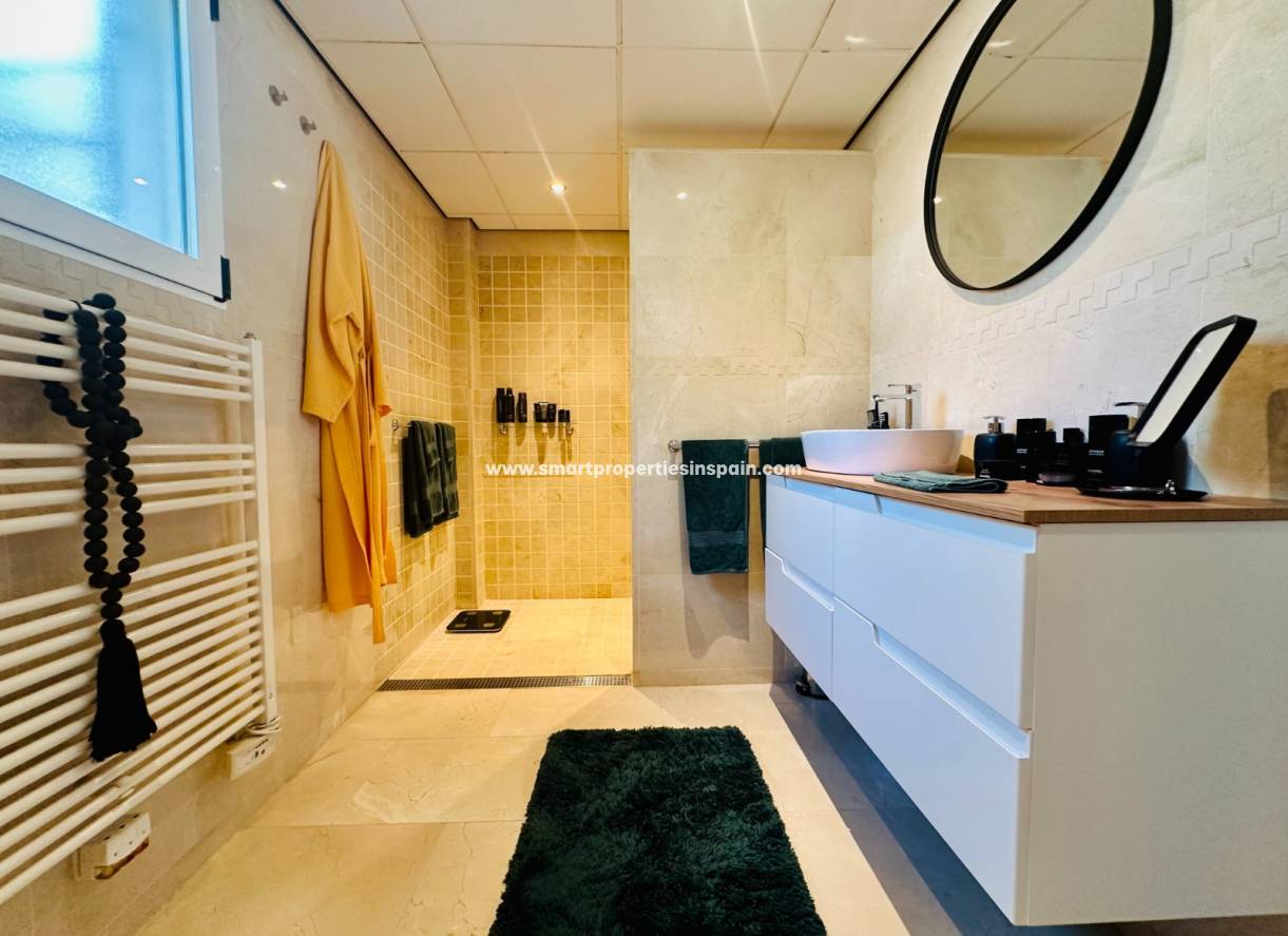 Wederverkoop - Detached Villa - La Marina - Urbanización La Marina