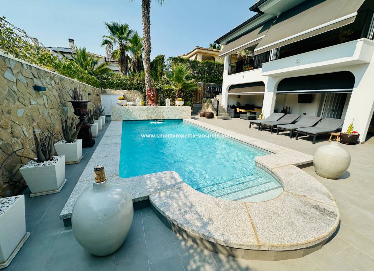 Wederverkoop - Detached Villa - La Marina - Urbanización La Marina