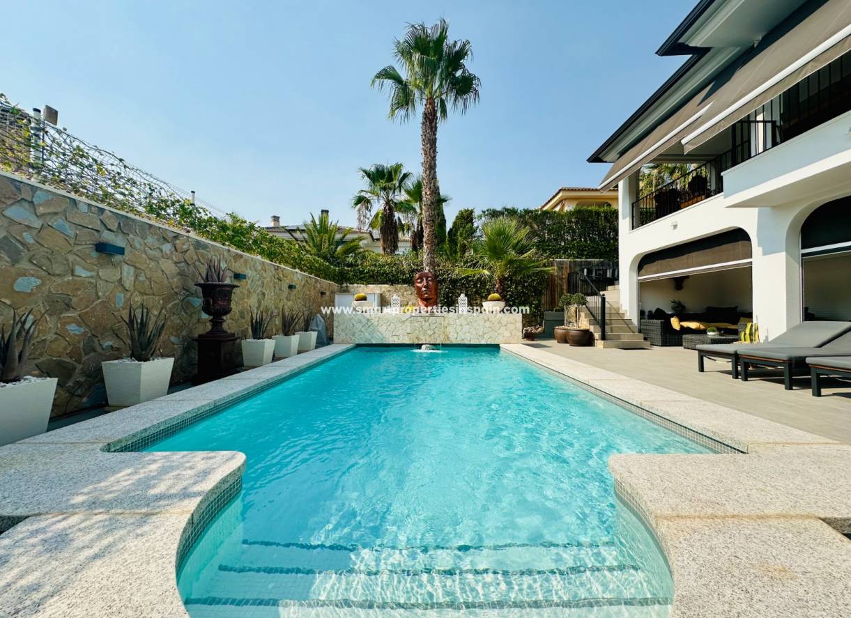 Wederverkoop - Detached Villa - La Marina - Urbanización La Marina