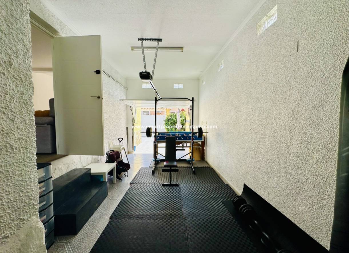 Wederverkoop - Detached Villa - La Marina - Urbanización La Marina