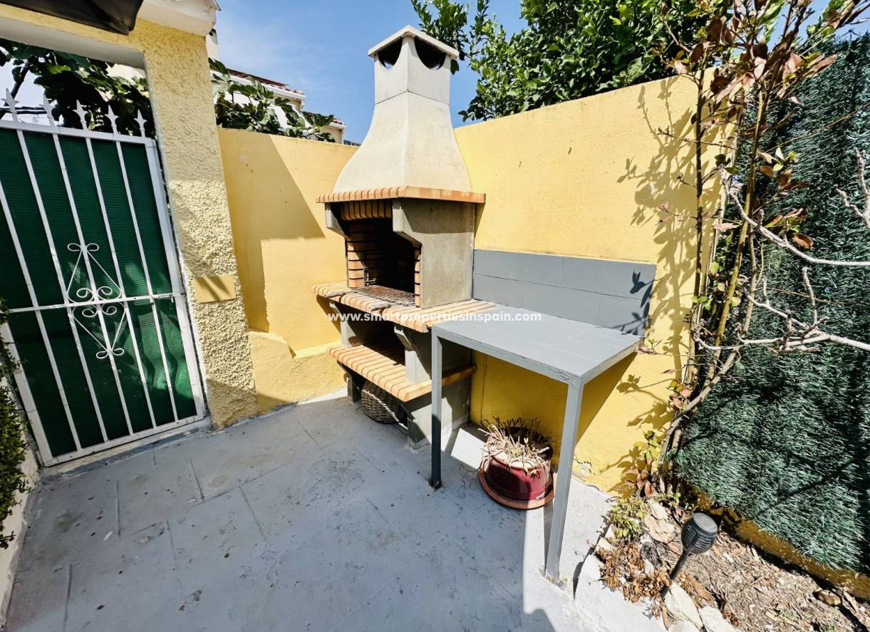 Wederverkoop - Detached Villa - La Marina - Urbanización La Marina