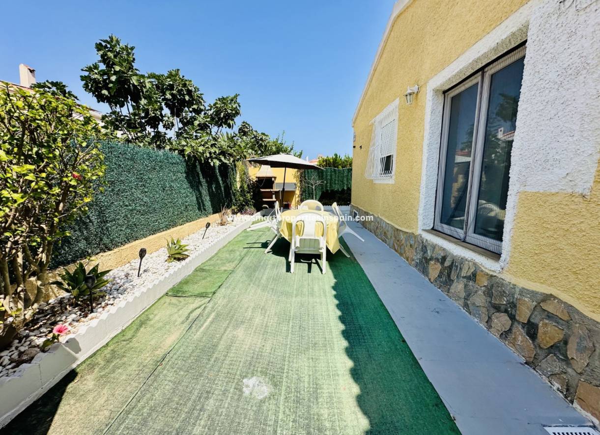 Wederverkoop - Detached Villa - La Marina - Urbanización La Marina