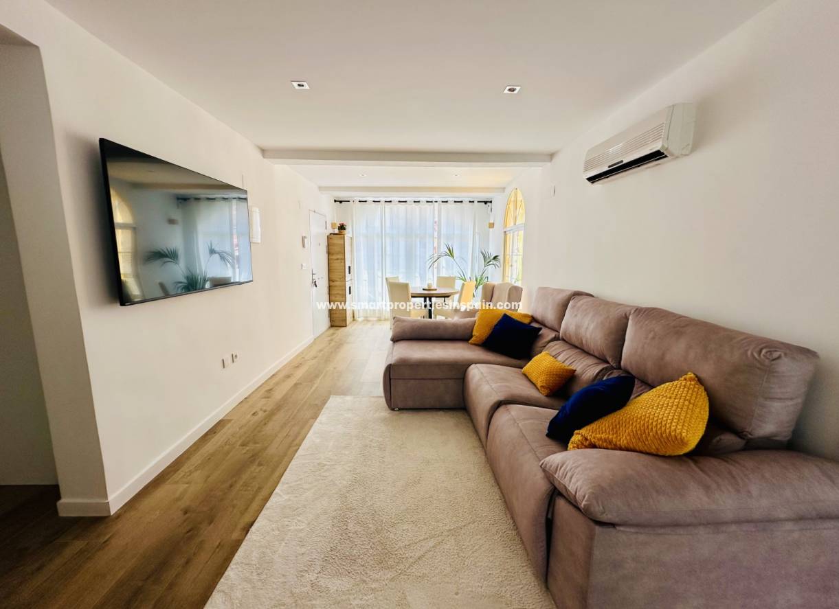 Wederverkoop - Detached Villa - La Marina - Urbanización La Marina