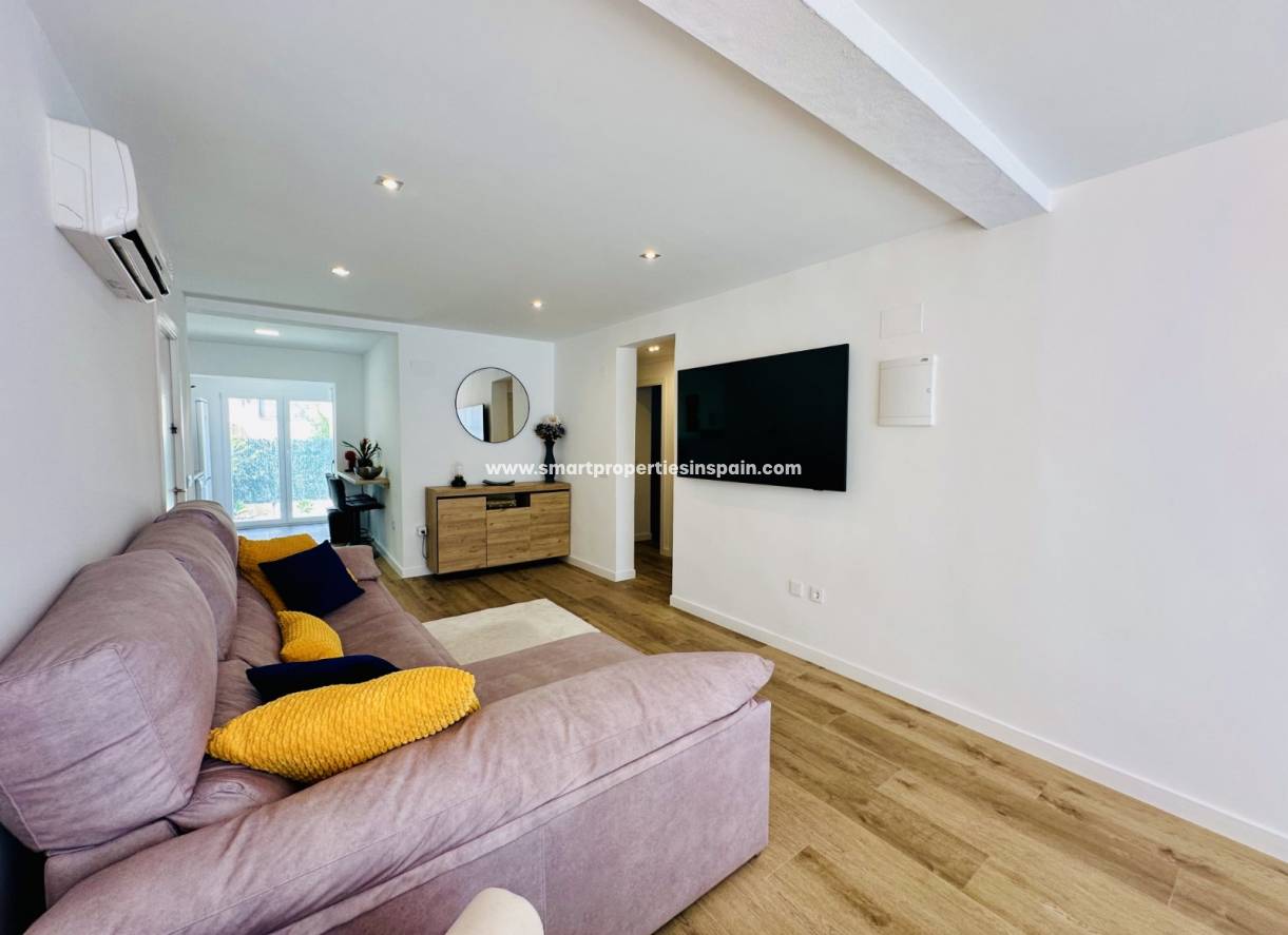 Wederverkoop - Detached Villa - La Marina - Urbanización La Marina