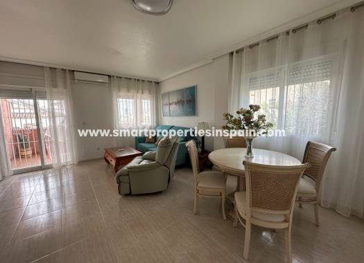 Wederverkoop - Detached Villa - La Marina - Urbanización La Marina