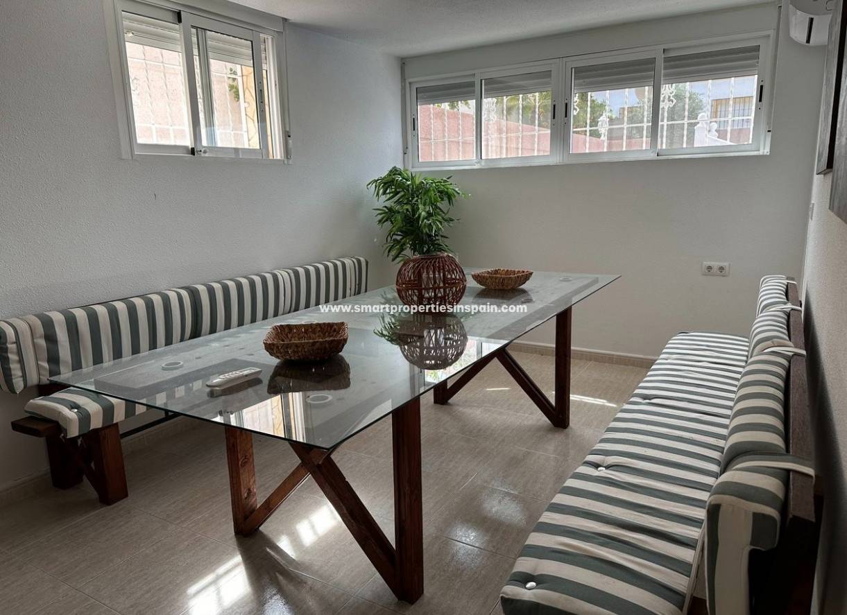 Wederverkoop - Detached Villa - La Marina - Urbanización La Marina