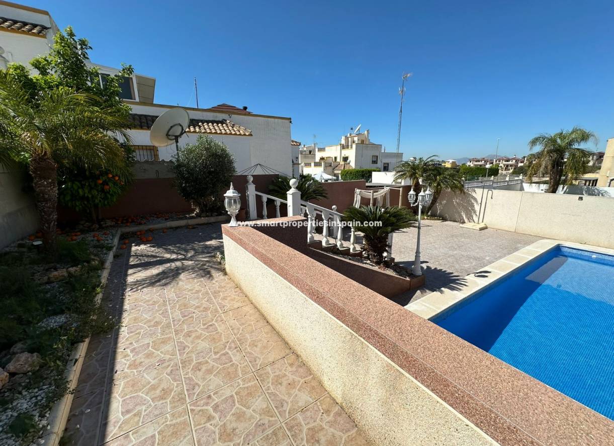Wederverkoop - Detached Villa - La Marina - Urbanización La Marina