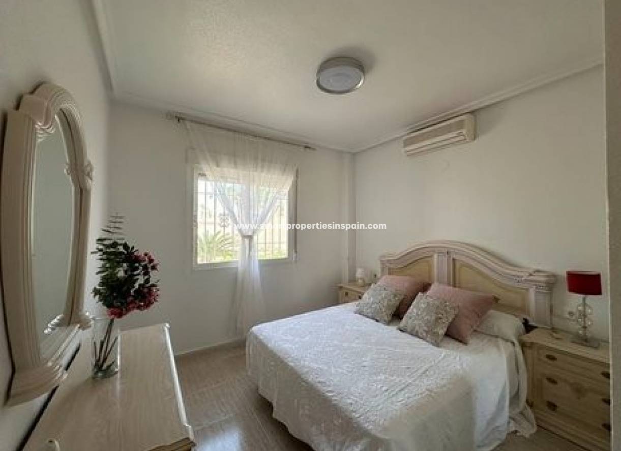 Wederverkoop - Detached Villa - La Marina - Urbanización La Marina