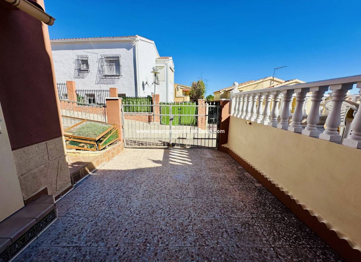 Wederverkoop - Detached Villa - La Marina - Urbanización La Marina