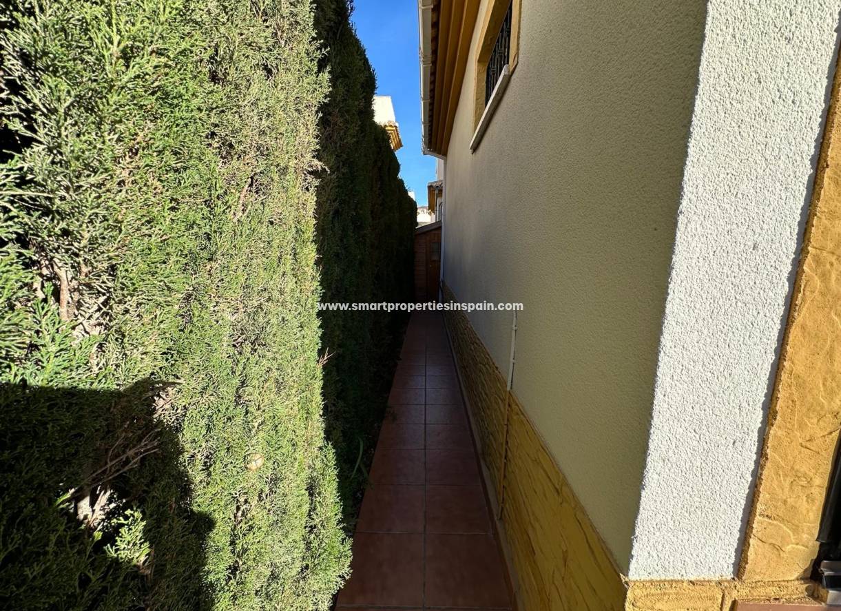 Wederverkoop - Detached Villa - La Marina - Urbanización La Marina