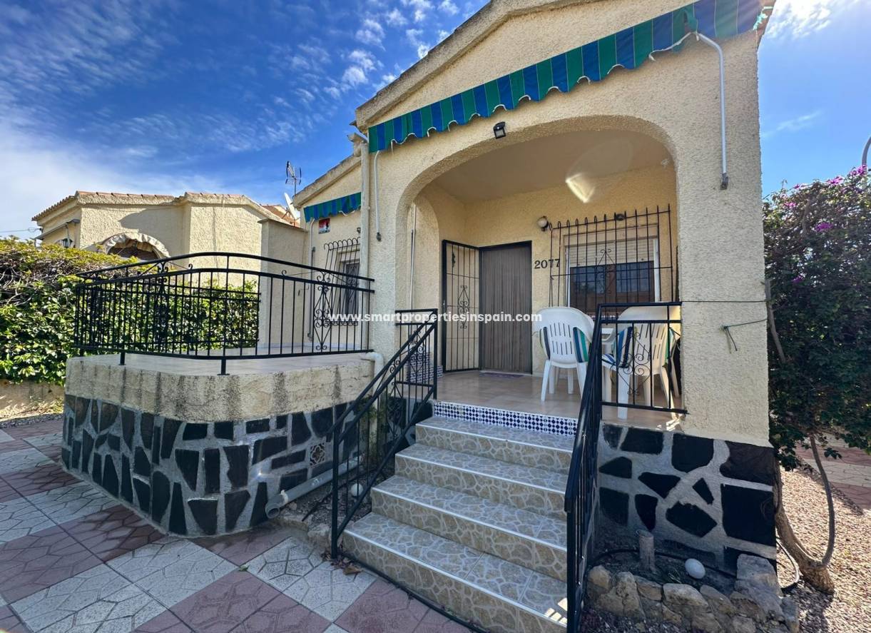 Wederverkoop - Detached Villa - La Marina - Urbanización La Marina