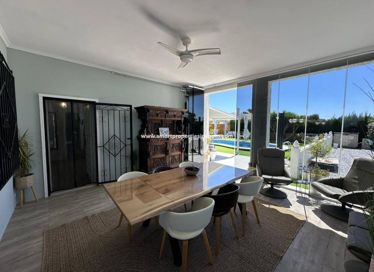 Wederverkoop - Detached Villa - La Marina - Urbanización La Marina