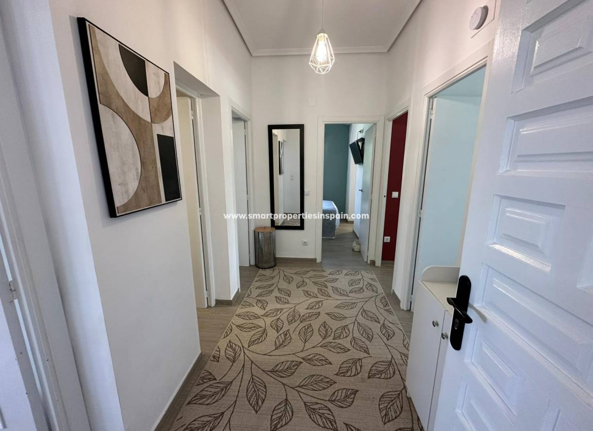 Wederverkoop - Detached Villa - La Marina - Urbanización La Marina