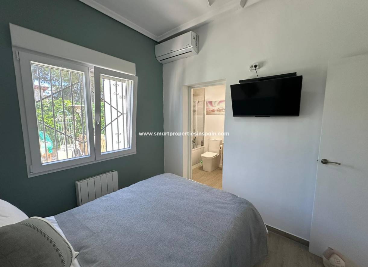 Wederverkoop - Detached Villa - La Marina - Urbanización La Marina