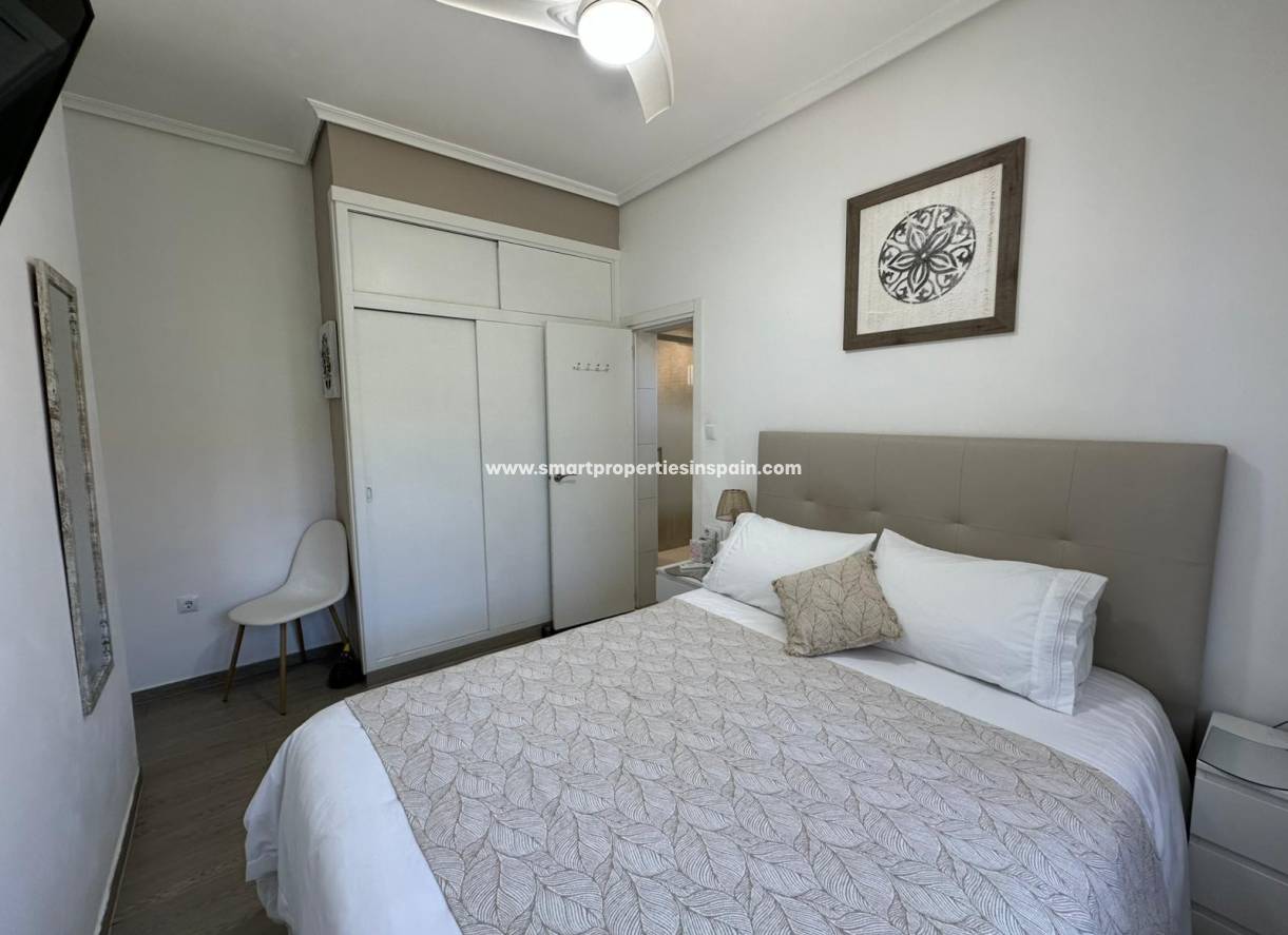 Wederverkoop - Detached Villa - La Marina - Urbanización La Marina