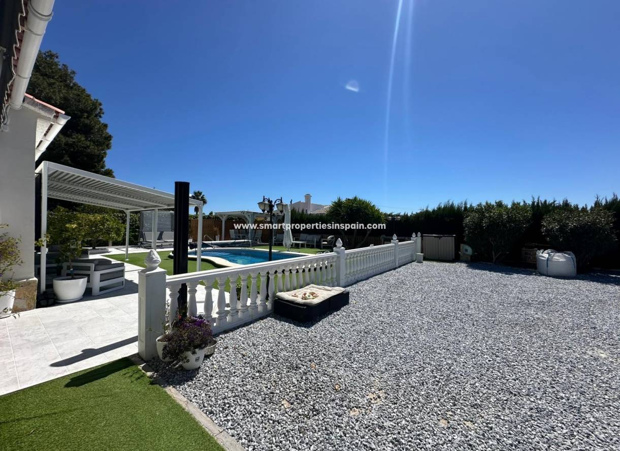 Wederverkoop - Detached Villa - La Marina - Urbanización La Marina