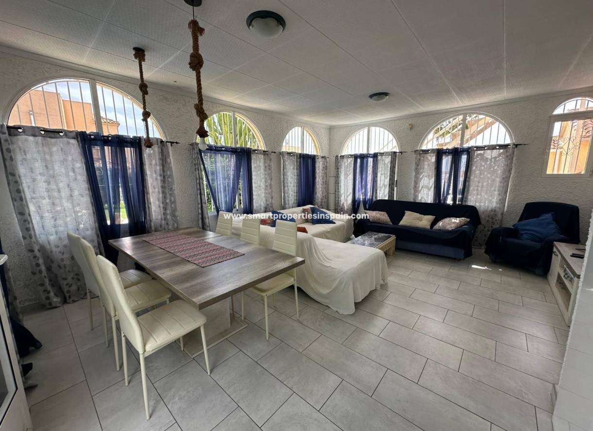 Wederverkoop - Detached Villa - La Marina - Urbanización La Marina