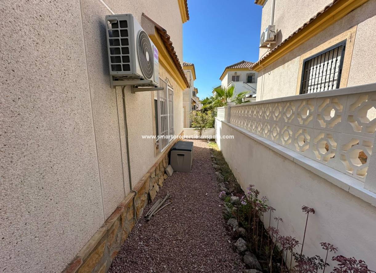 Wederverkoop - Detached Villa - La Marina - Urbanización La Marina