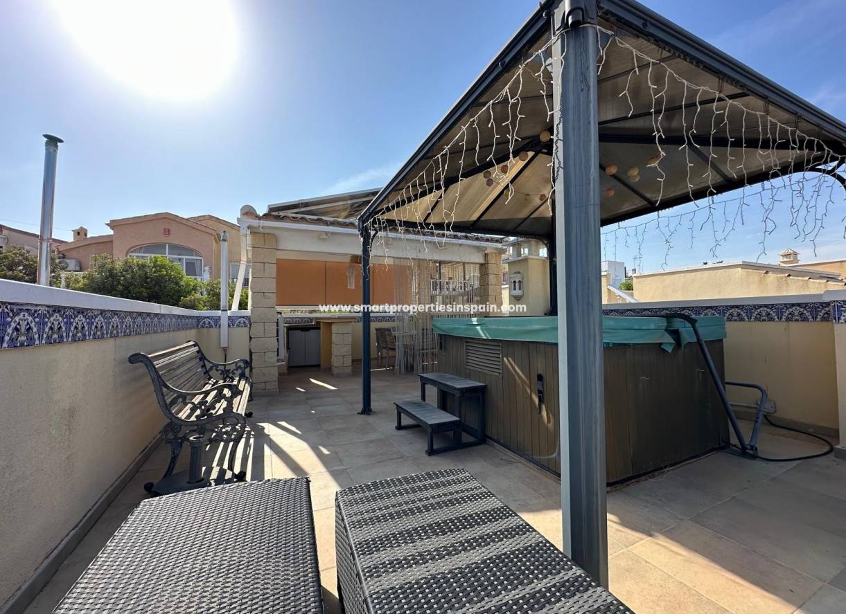 Wederverkoop - Detached Villa - La Marina - Urbanización La Marina